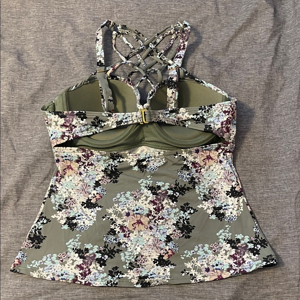 NWOT Med Ambrielle Tankini Top - Picture 9 of 11